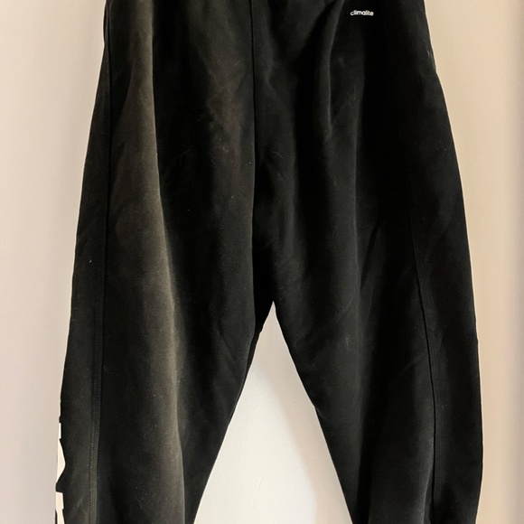 Adidas Jogging Loose Fit Capris - Picture 3 of 3